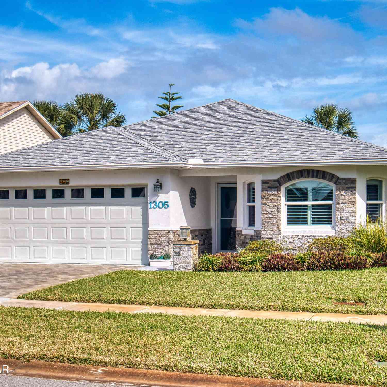 Homes For Sale - 1305 Wayne Avenue<br/> New Smyrna Beach, FL 32168