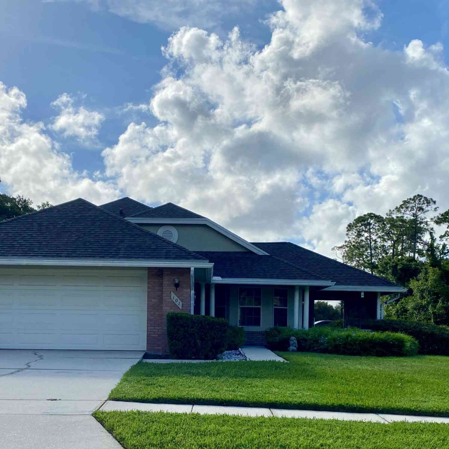 Homes For Sale - 101 Braeburn Circle<br/> Daytona Beach, FL 32114