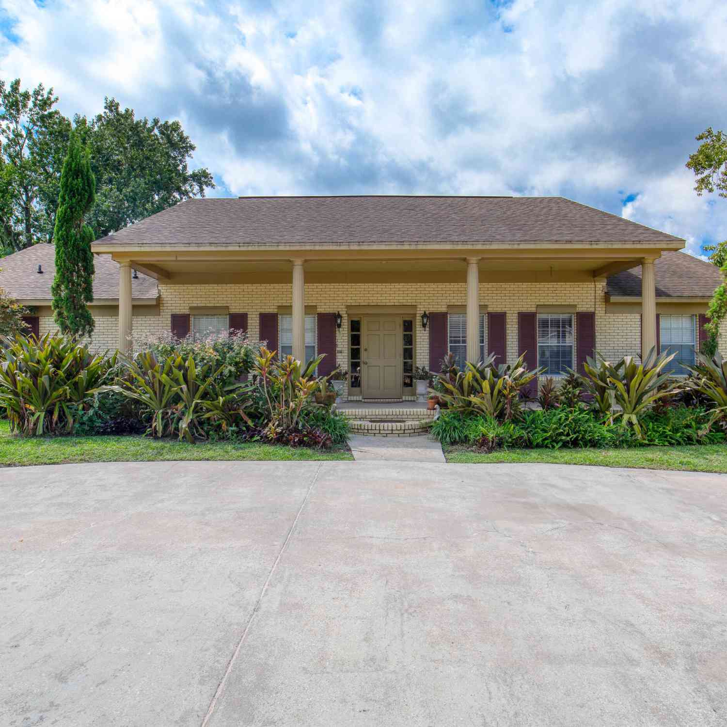 Homes For Sale - 18 Twin River Drive<br/> Ormond Beach, FL 32174