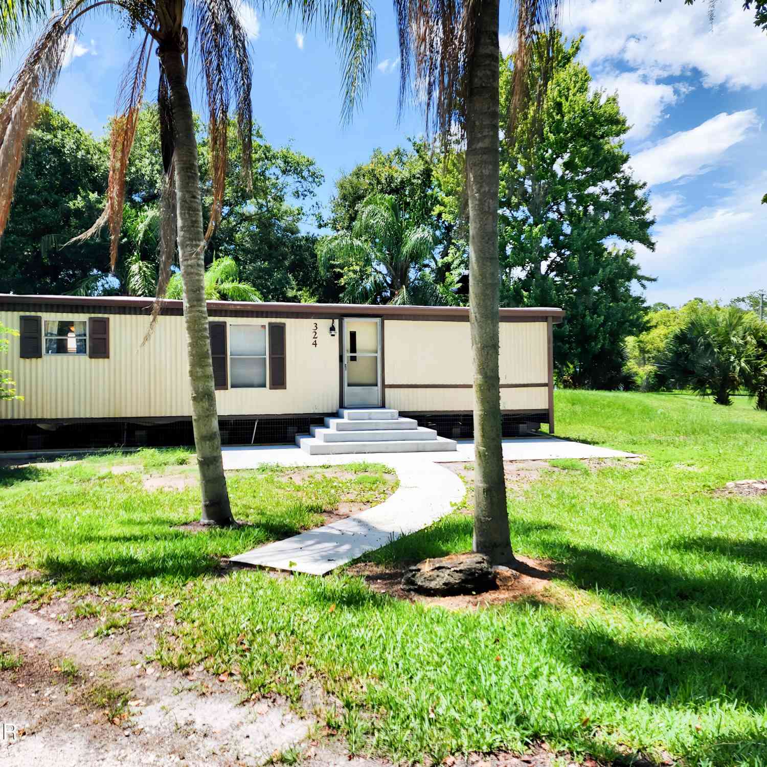 Mobile Home For Sale - 324 N Janice Lane<br/> Ormond Beach, FL 32174