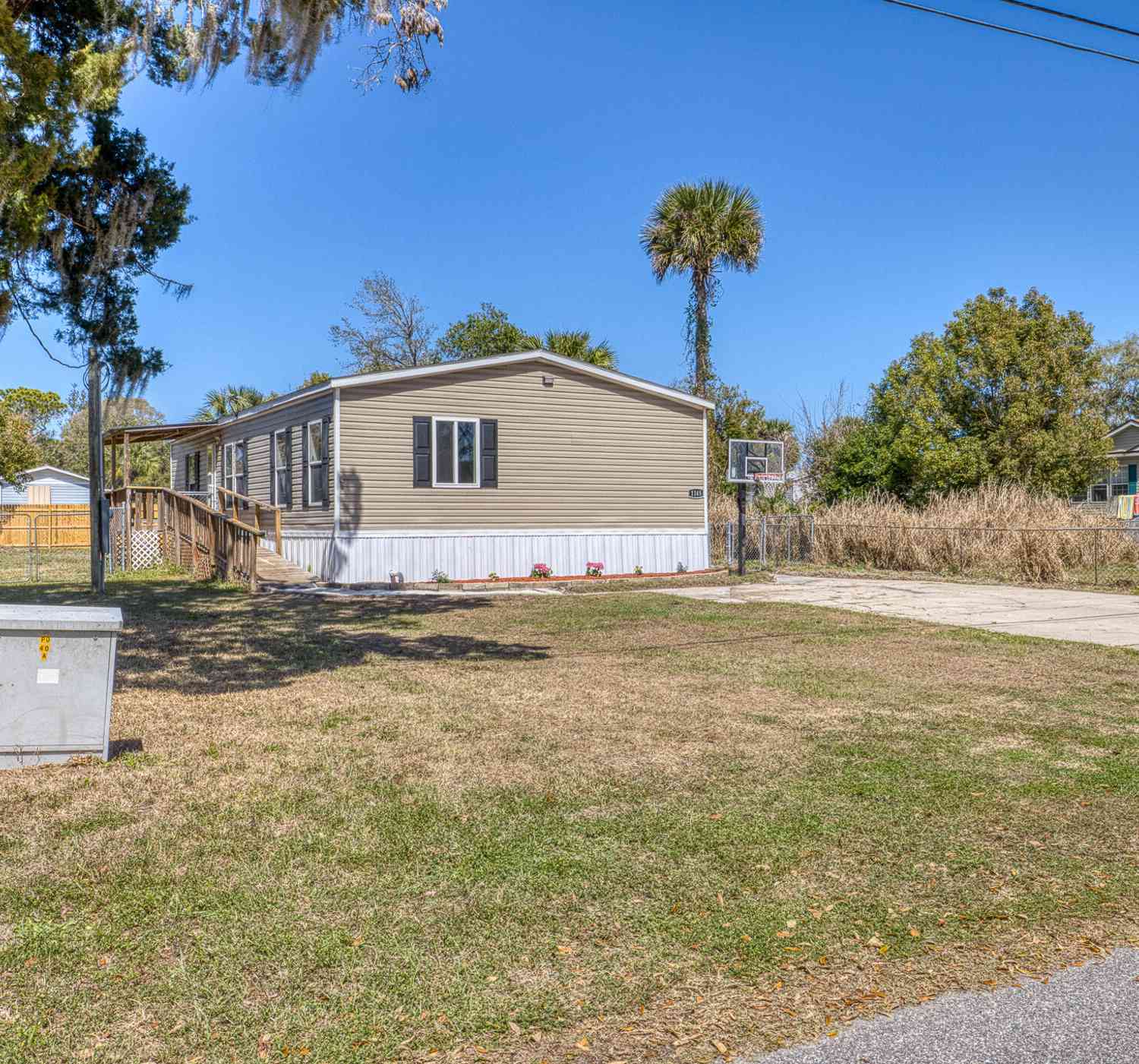 Mobile Home For Sale - 1145 Bayview Lane<br/> Port Orange, FL 32127
