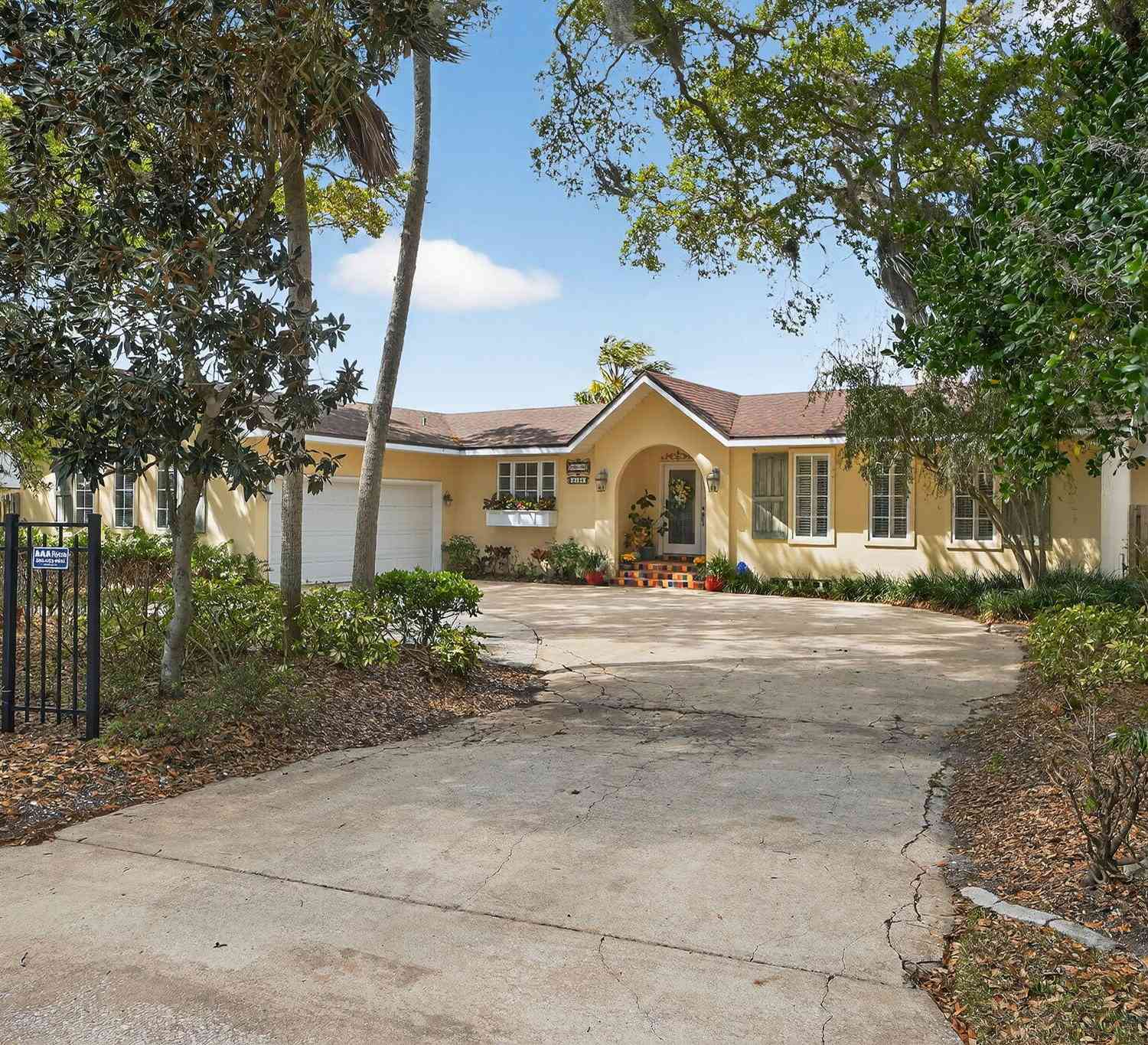 Homes For Sale - 2136 John Anderson Drive<br/> Ormond Beach, FL 32176