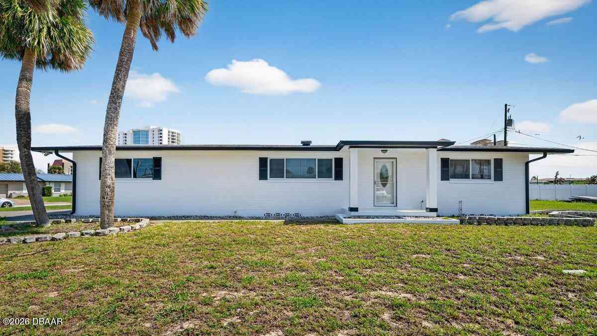 Homes For Sale - 2538 Coral Way<br/> Daytona Beach, FL 32118