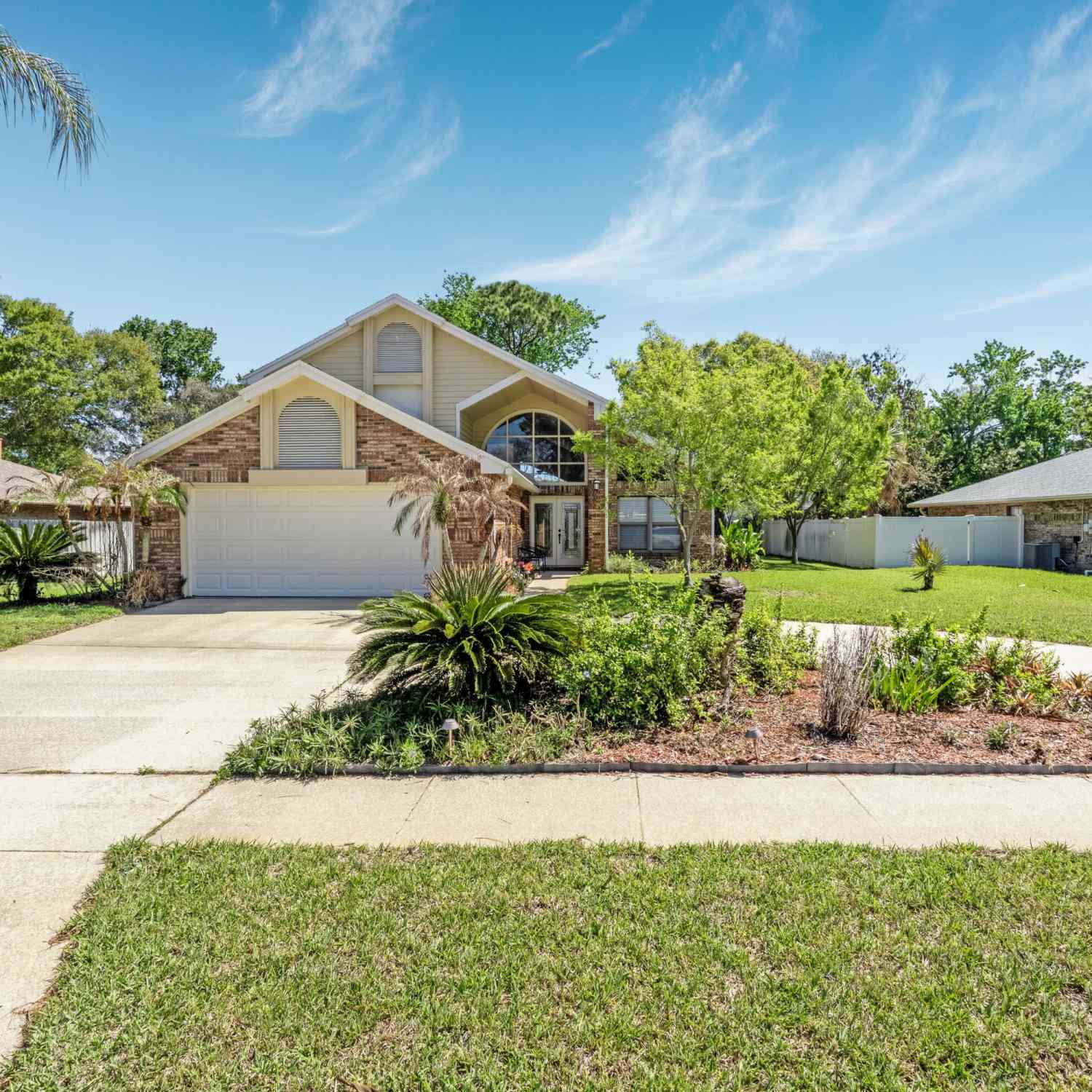 Homes For Sale - 825 Clear Lake Drive<br/> Port Orange, FL 32127