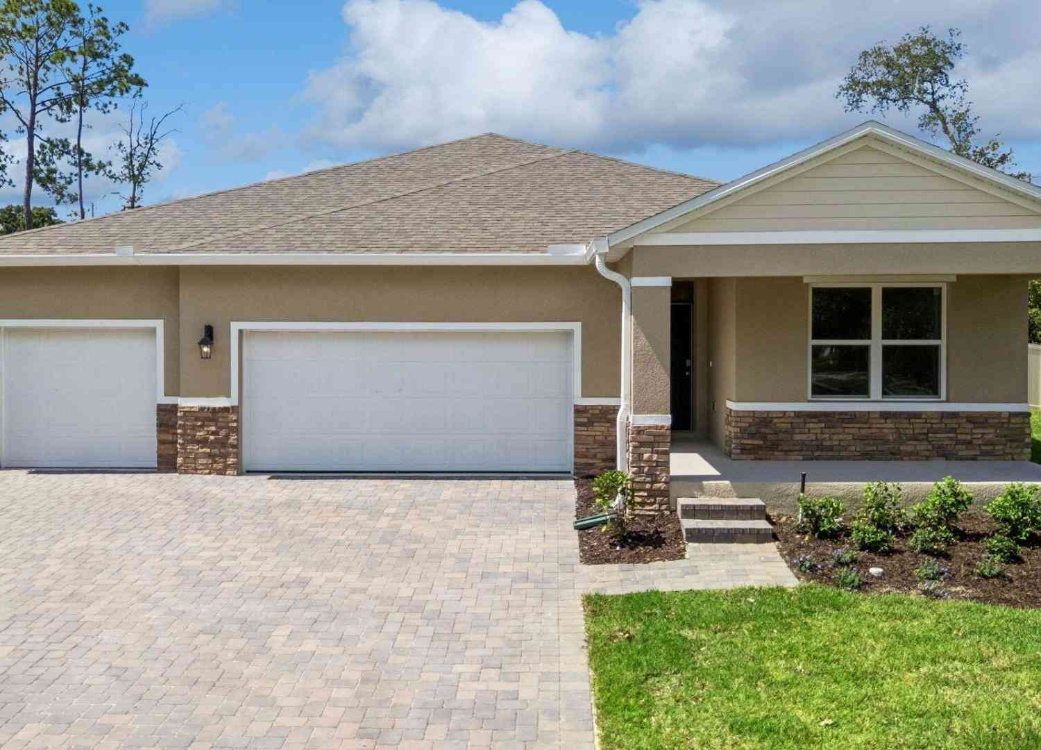 Homes For Sale - 1100 Morfontaine Street<br/> Daytona Beach, FL 32124