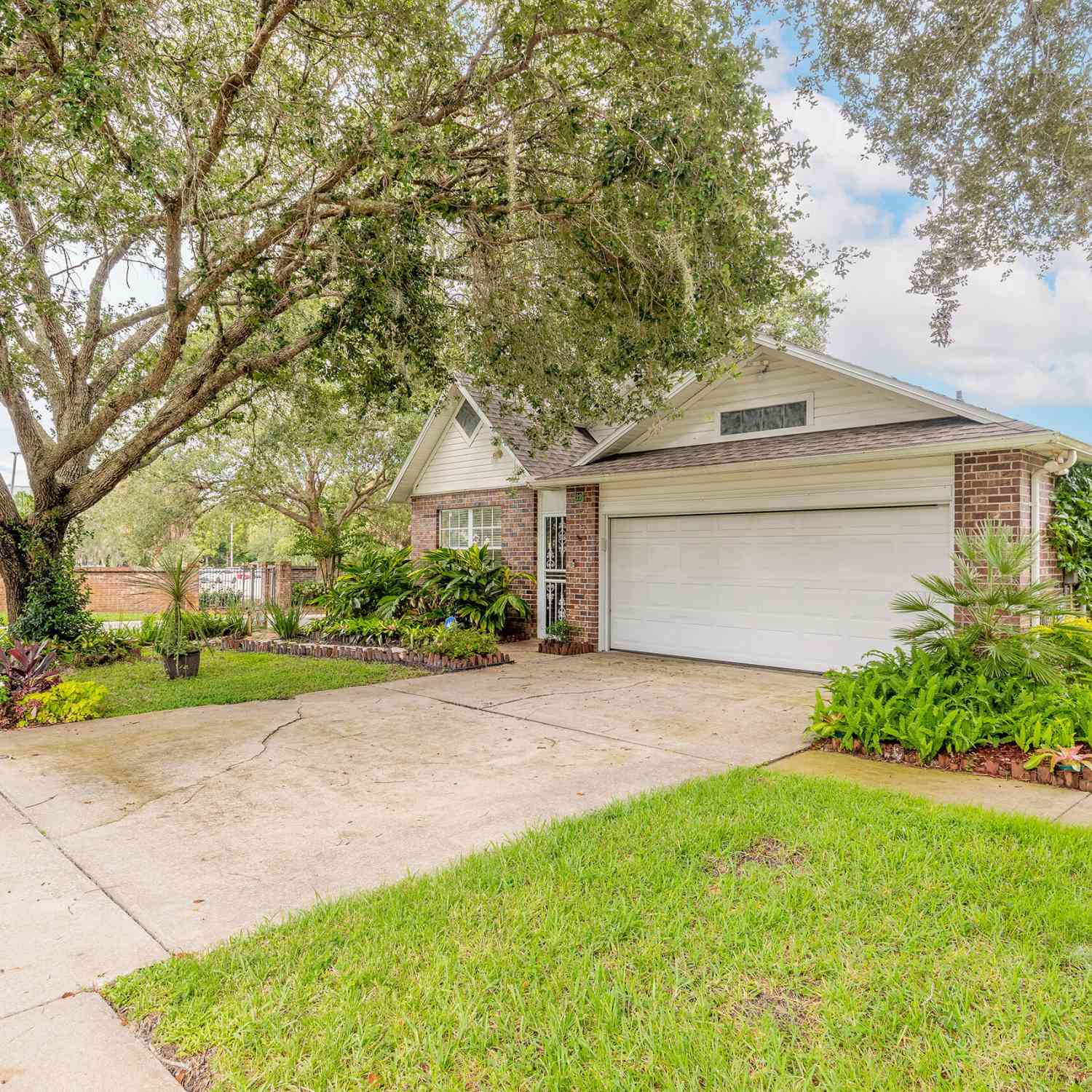 Homes For Sale - 22 Old Macon Drive<br/> Ormond Beach, FL 32174