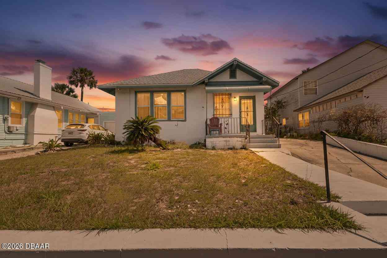 Homes For Sale - 133 S Oleander Avenue<br/> Daytona Beach, FL 32118