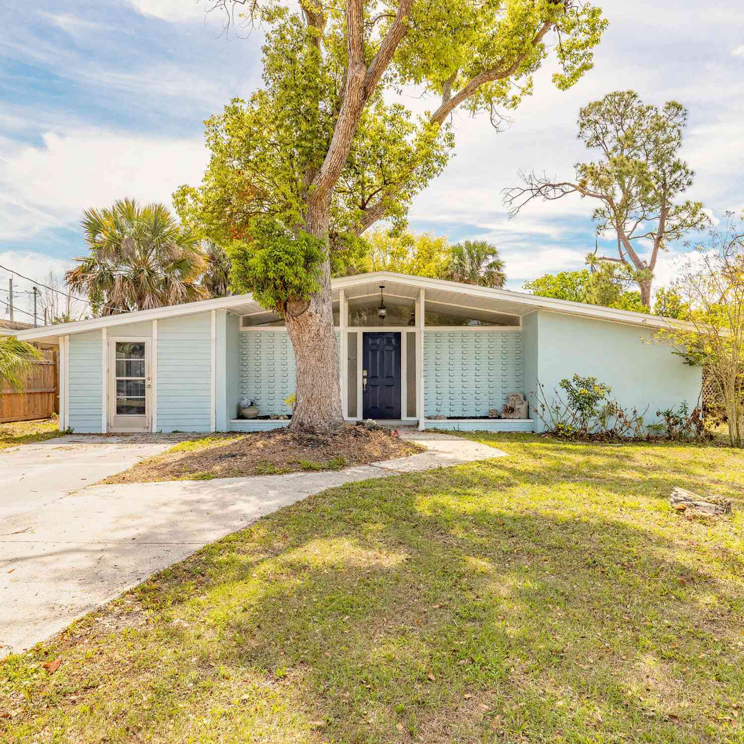Homes For Sale - 304 Fox Place<br/> Port Orange, FL 32127