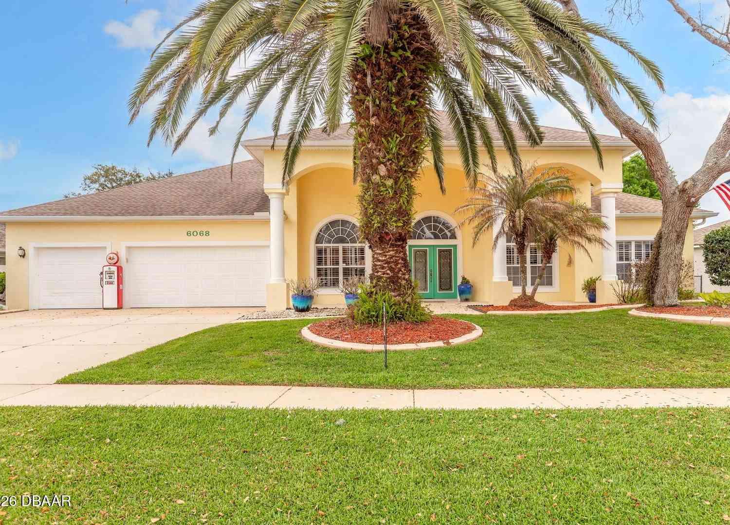 Homes For Sale - 6068 Sabal Creek Boulevard<br/> Port Orange, FL 32128