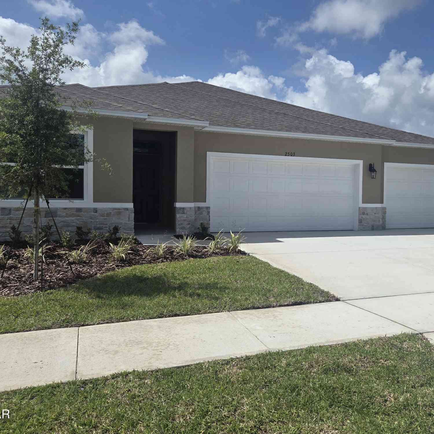 Homes For Sale - 2503 Dorset Court<br/> Ormond Beach, FL 32174
