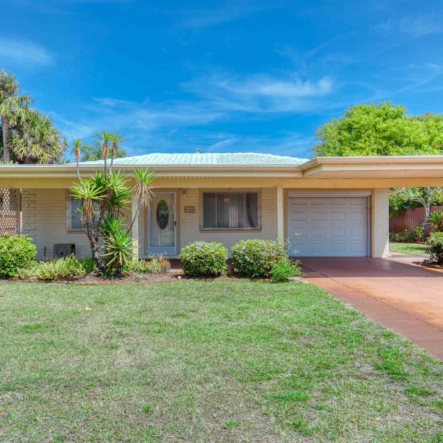 Homes For Sale - 908 E 2nd Avenue<br/> New Smyrna Beach, FL 32169