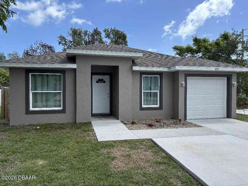 Homes For Sale - 305 Fletcher Avenue<br/> Daytona Beach, FL 32114