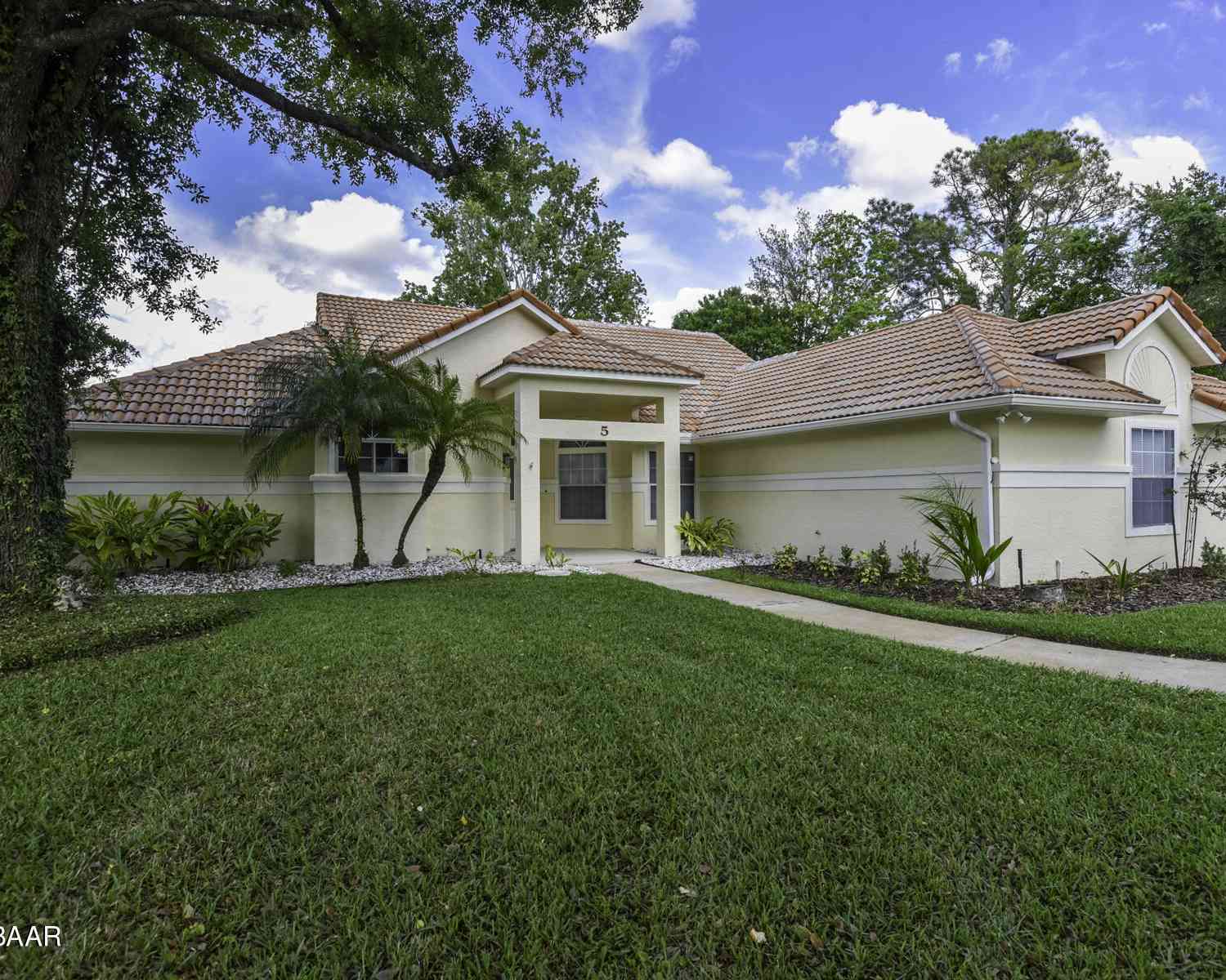 Homes For Sale - 5 Lake Isle Way<br/> Ormond Beach, FL 32174