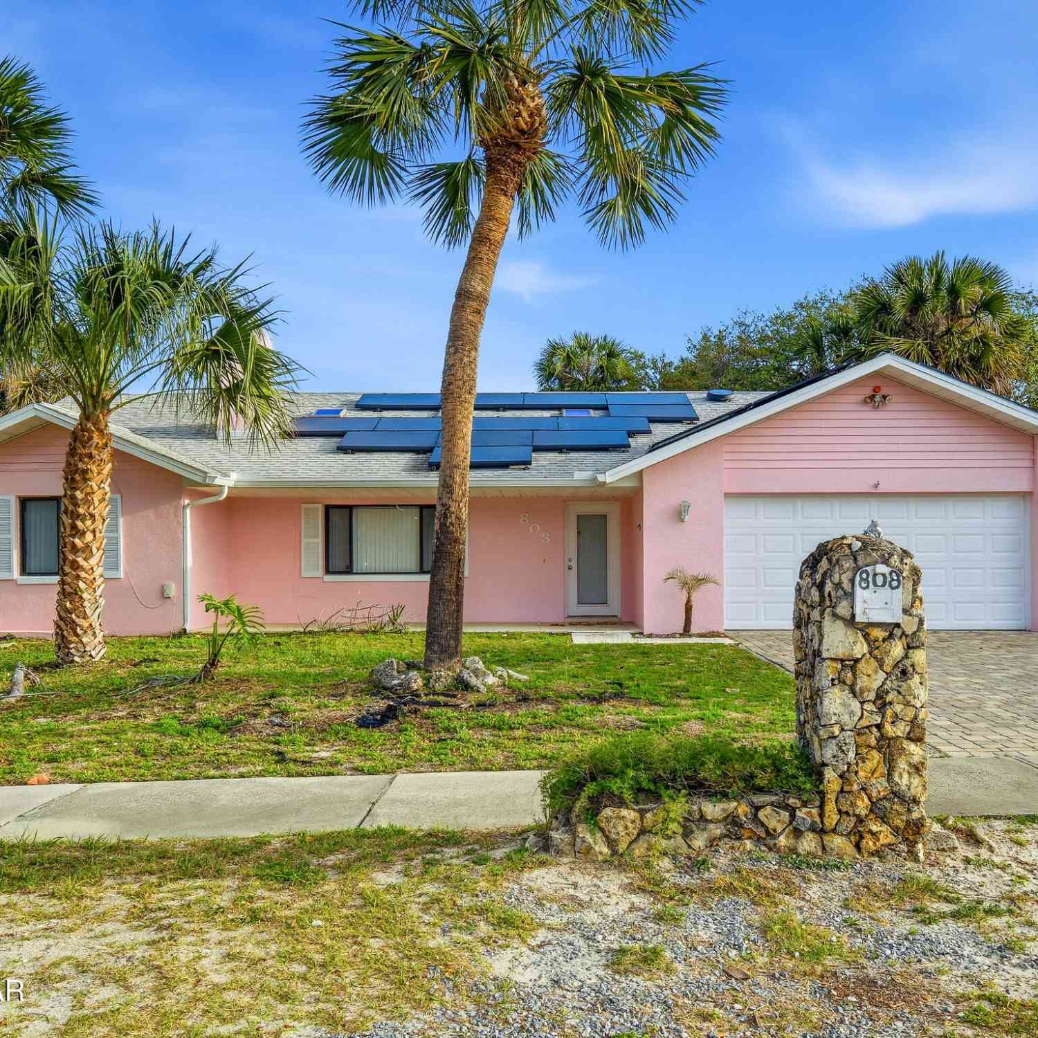 Homes For Sale - 808 E 1st Avenue<br/> New Smyrna Beach, FL 32169