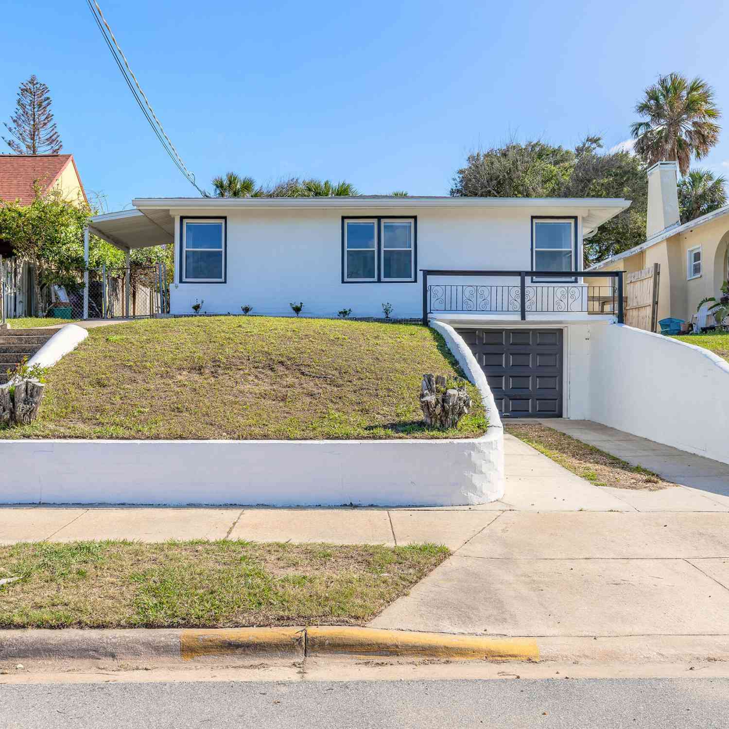 Homes For Sale - 326 Bostwick Avenue<br/> Daytona Beach, FL 32118