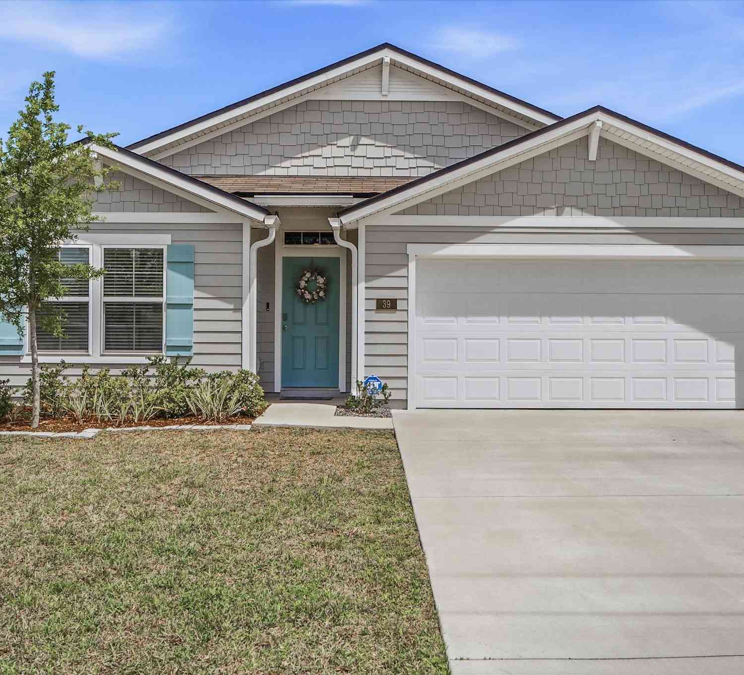Homes For Sale - 39 Ballenger Lane<br/> Palm Coast, FL 32137