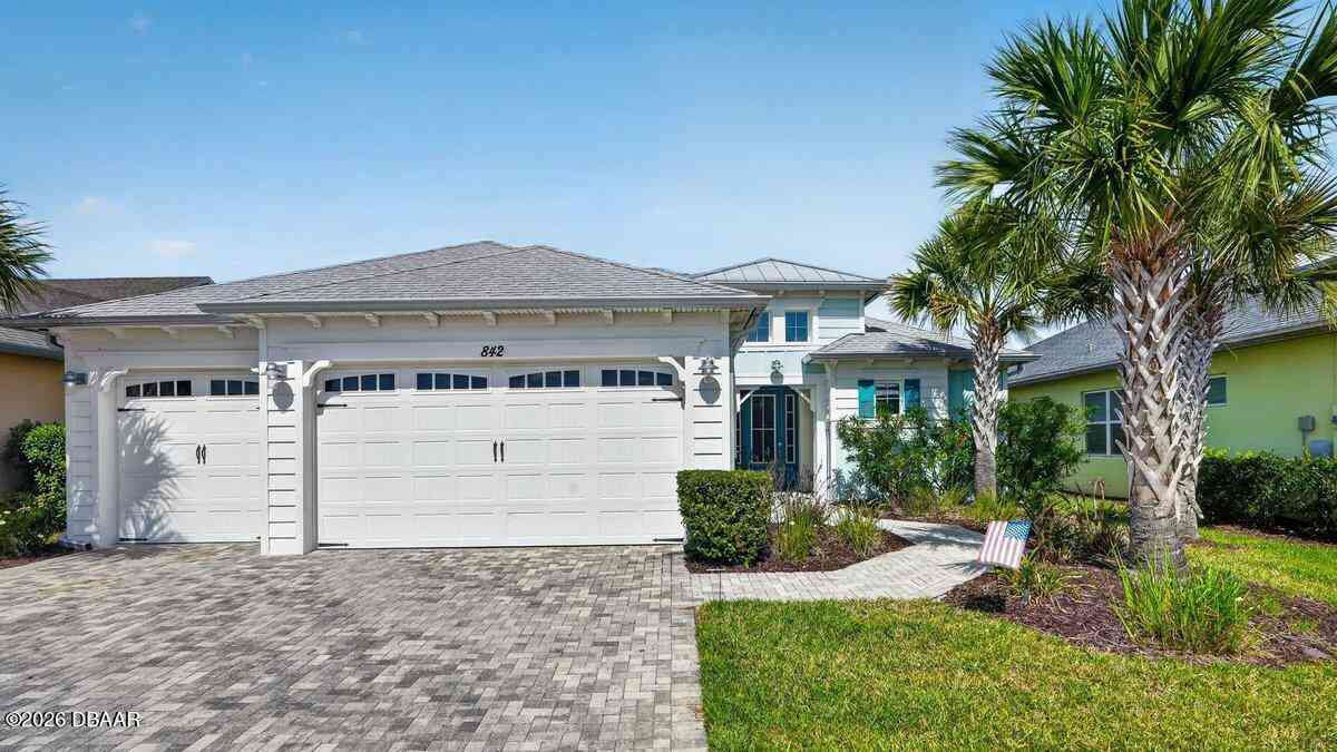 Homes For Sale - 842 Attitude Avenue<br/> Daytona Beach, FL 32124