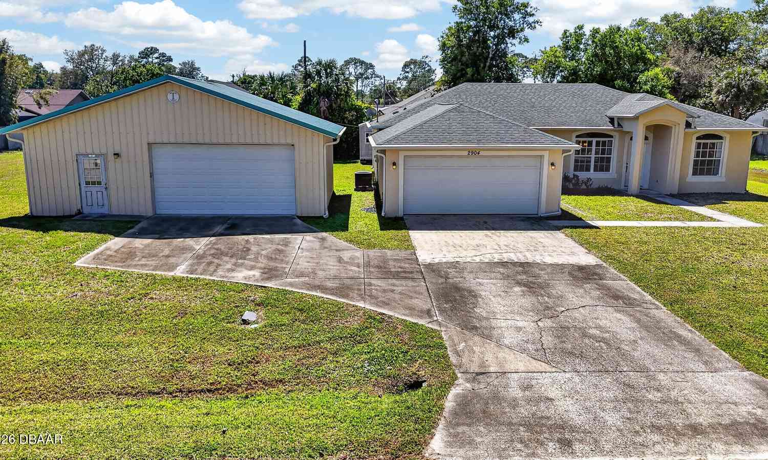Homes For Sale - 2904 Victory Palm Drive<br/> Edgewater, FL 32141