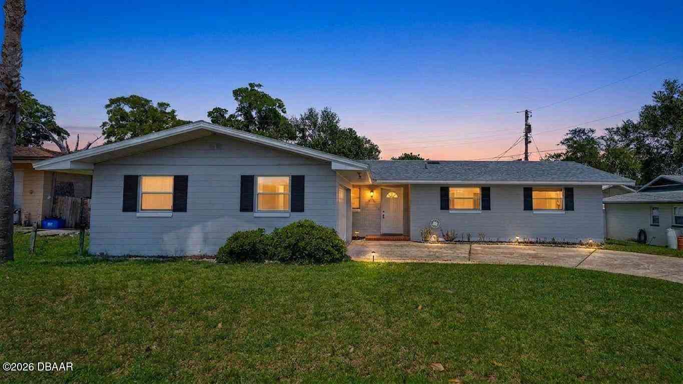 Homes For Sale - 102 Bonita Place<br/> Ormond Beach, FL 32174