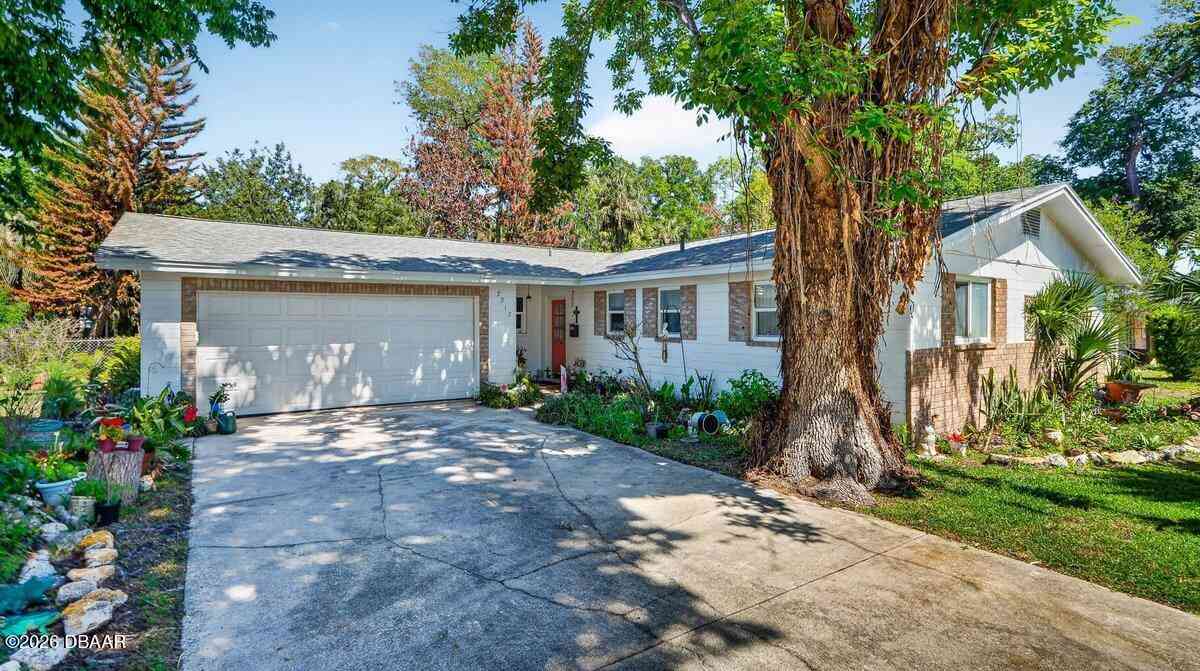 Homes For Sale - 2217 Green Street<br/> South Daytona, FL 32119