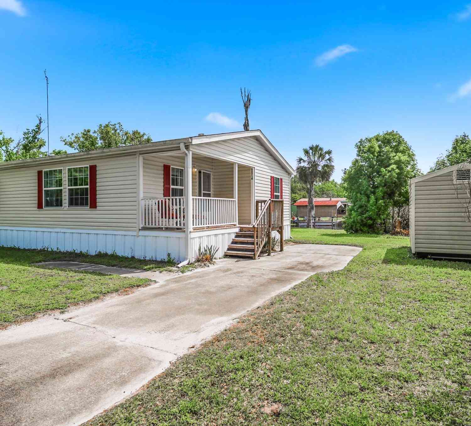 Mobile Home For Sale - 55716 Keith Street<br/> Astor, FL 32102