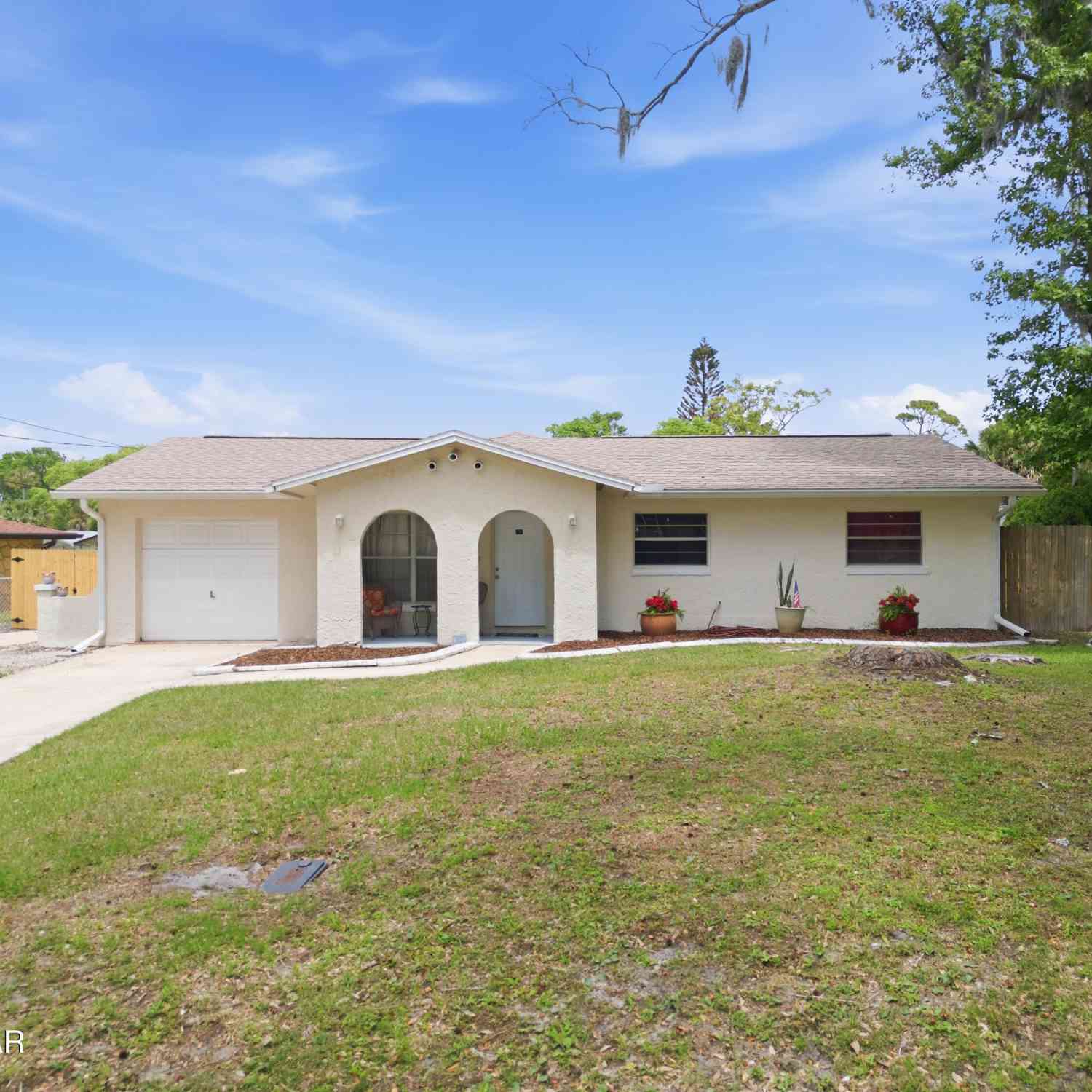 Homes For Sale - 2861 Oak Lea Drive<br/> South Daytona, FL 32119