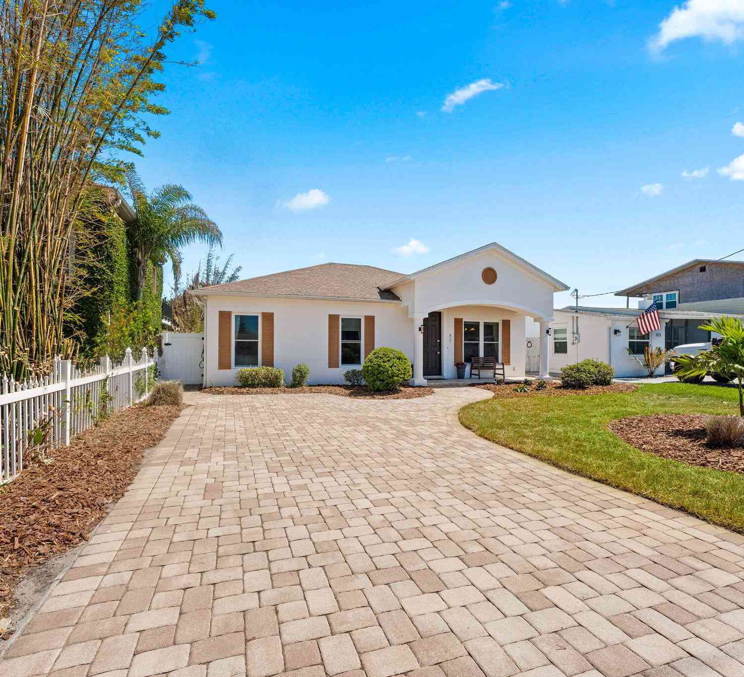 Homes For Sale - 827 E 26th Avenue<br/> New Smyrna Beach, FL 32169