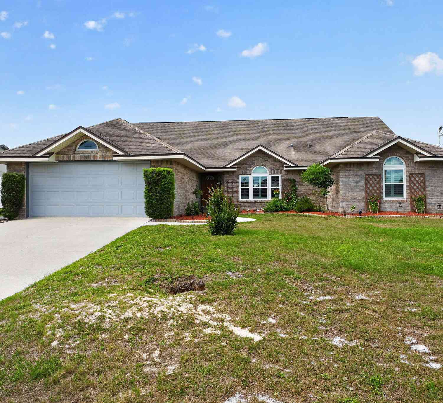 Homes For Sale - 994 Sweetbrier Drive<br/> Deltona, FL 32725
