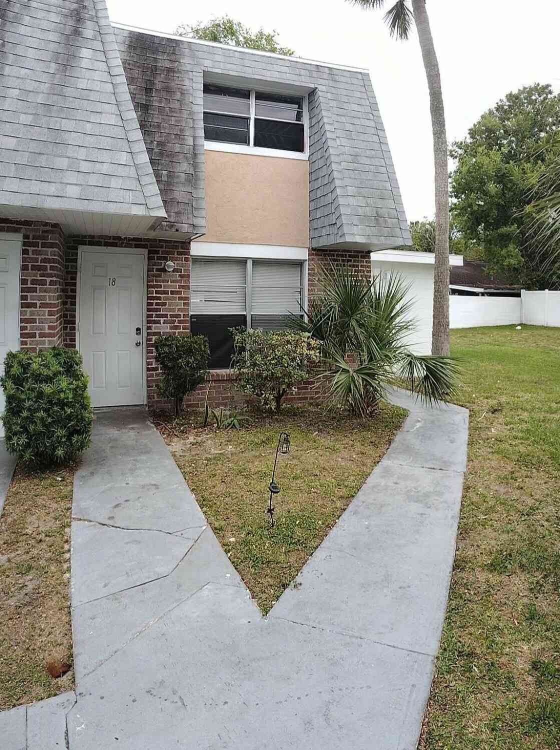 Townhouse For Sale - 1610 S Palmetto Avenue #18<br/> South Daytona, FL 32119