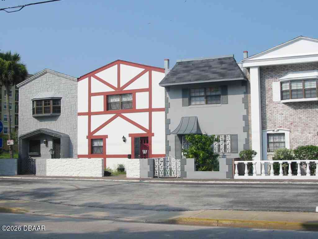 Townhouse For Rent - 625 N Halifax Avenue #6<br/> Daytona Beach, FL 32118