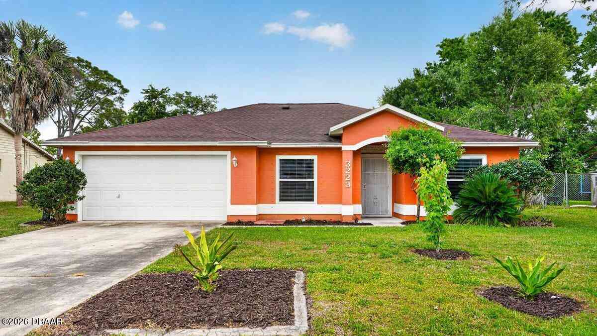 Homes For Sale - 3223 Travelers Palm Drive<br/> Edgewater, FL 32141