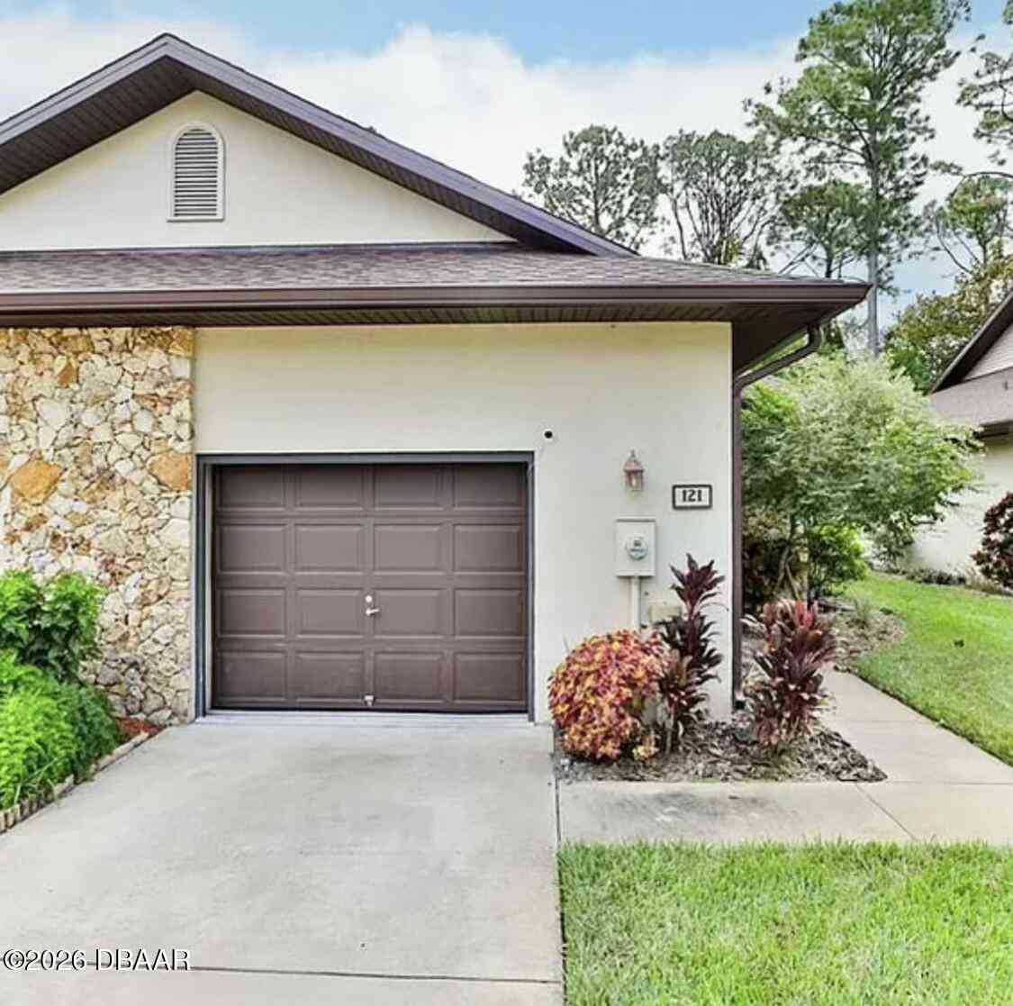 Homes For Sale - 121 Dovecote Lane<br/> Daytona Beach, FL 32114