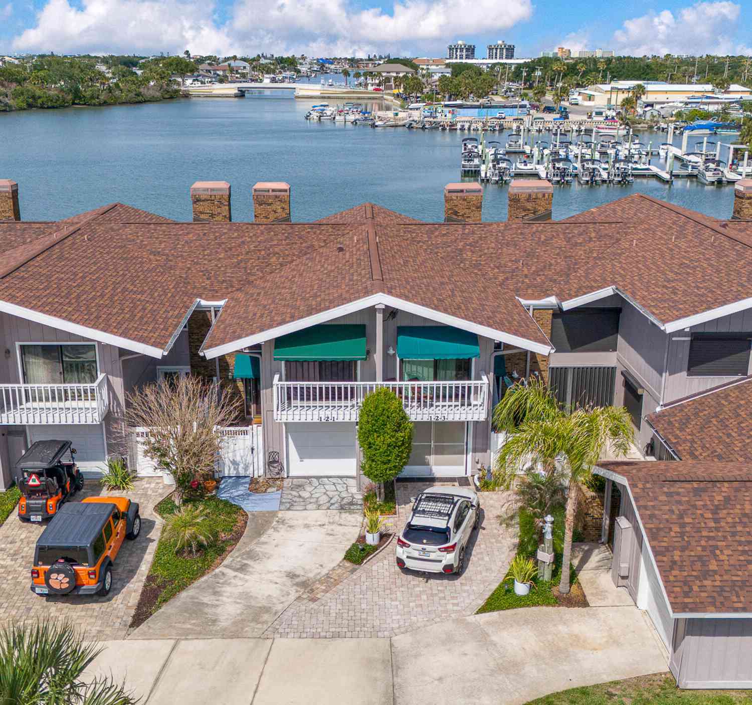 Townhouse For Sale - 121 Lagoon Court<br/> New Smyrna Beach, FL 32169