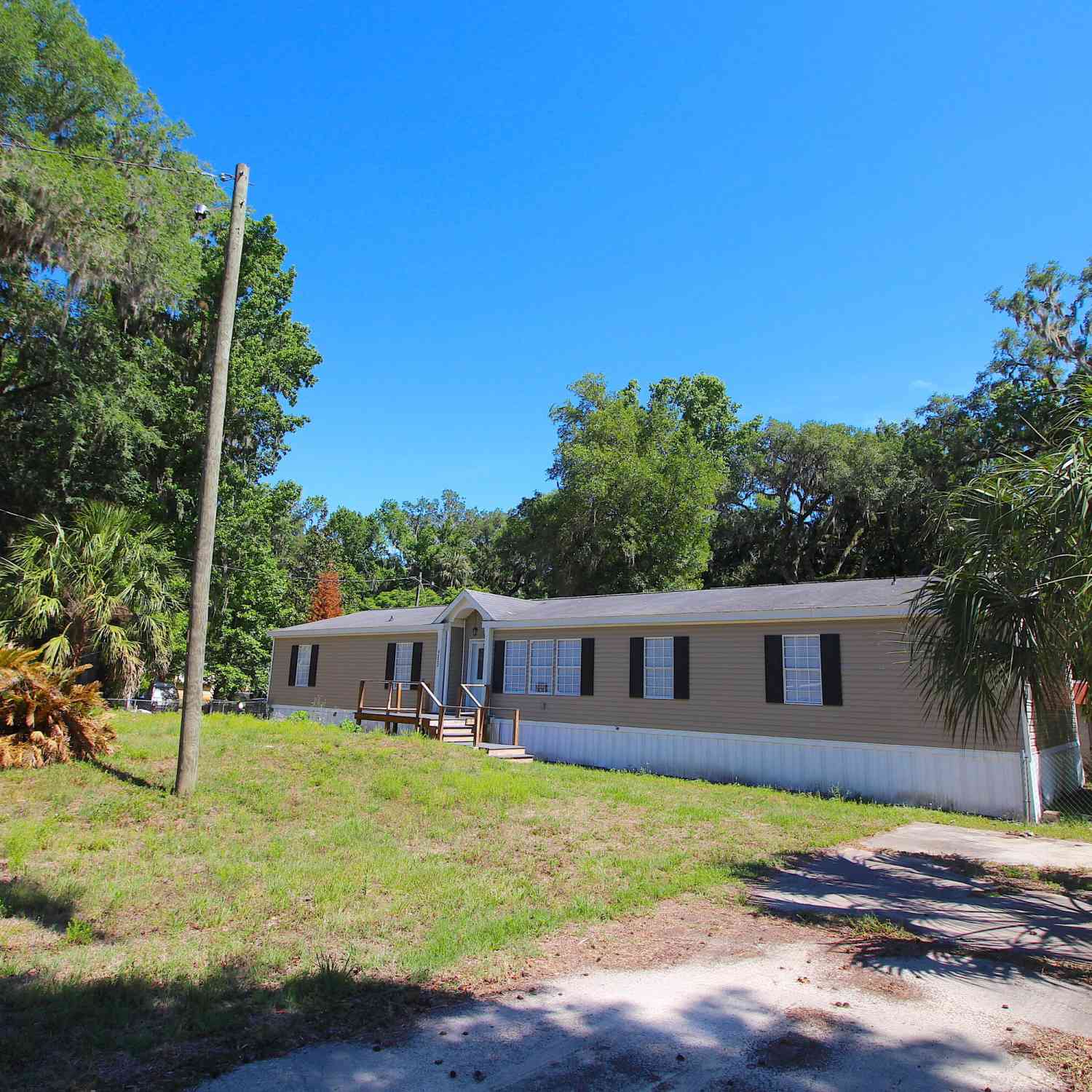 Mobile Home For Sale - 9222 E Riverbluff Court<br/> Inverness, FL 34453