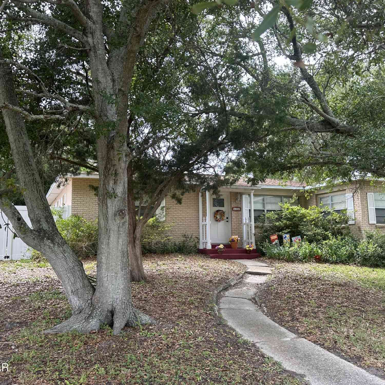 Homes For Sale - 404 Pine Road<br/> Ormond Beach, FL 32176