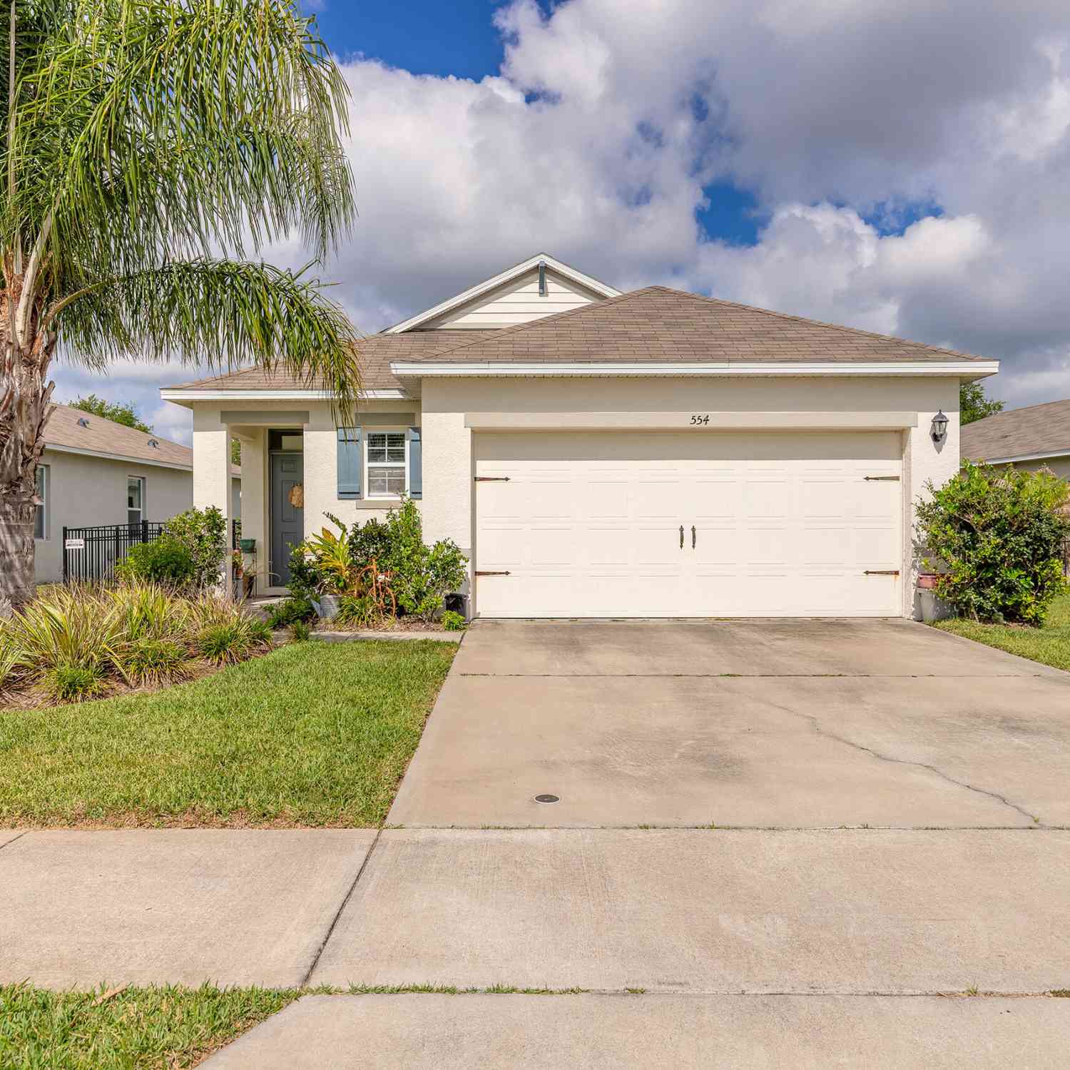 Homes For Sale - 554 Armoyan Way<br/> New Smyrna Beach, FL 32168