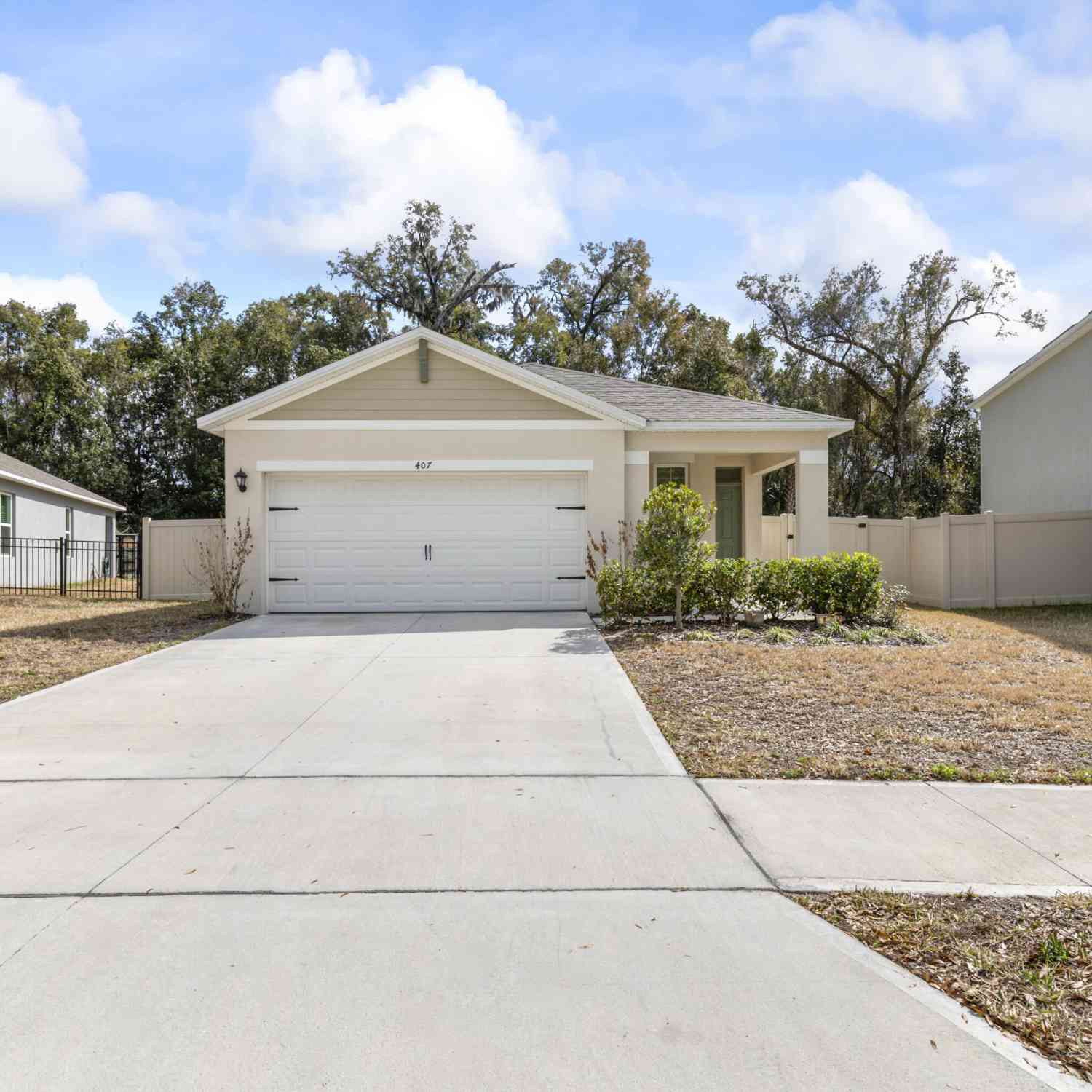 Homes For Sale - 407 Pelham Park Drive<br/> DeLand, FL 32720