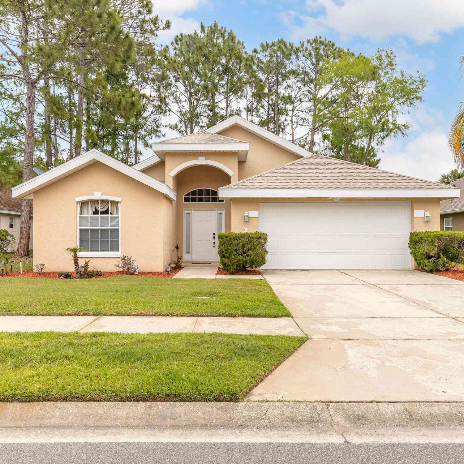 Homes For Sale - 11 Cormorant Circle<br/> Daytona Beach, FL 32119