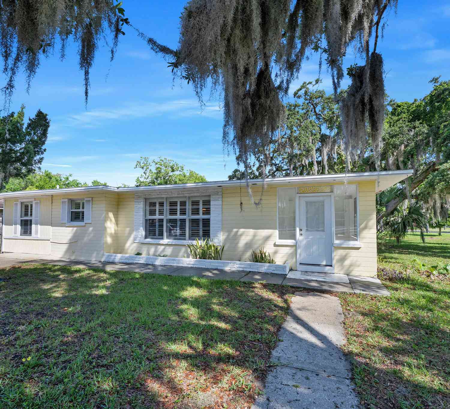 Homes For Sale - 183 Hernandez Avenue<br/> Ormond Beach, FL 32174