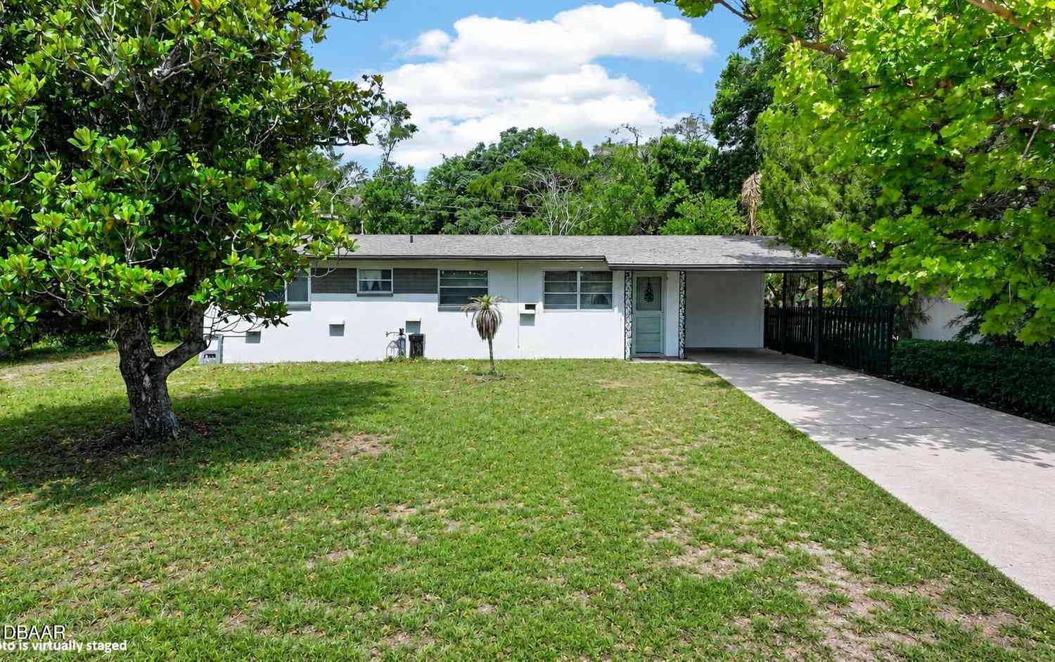 Homes For Sale - 1500 Primrose Lane<br/> Daytona Beach, FL 32117