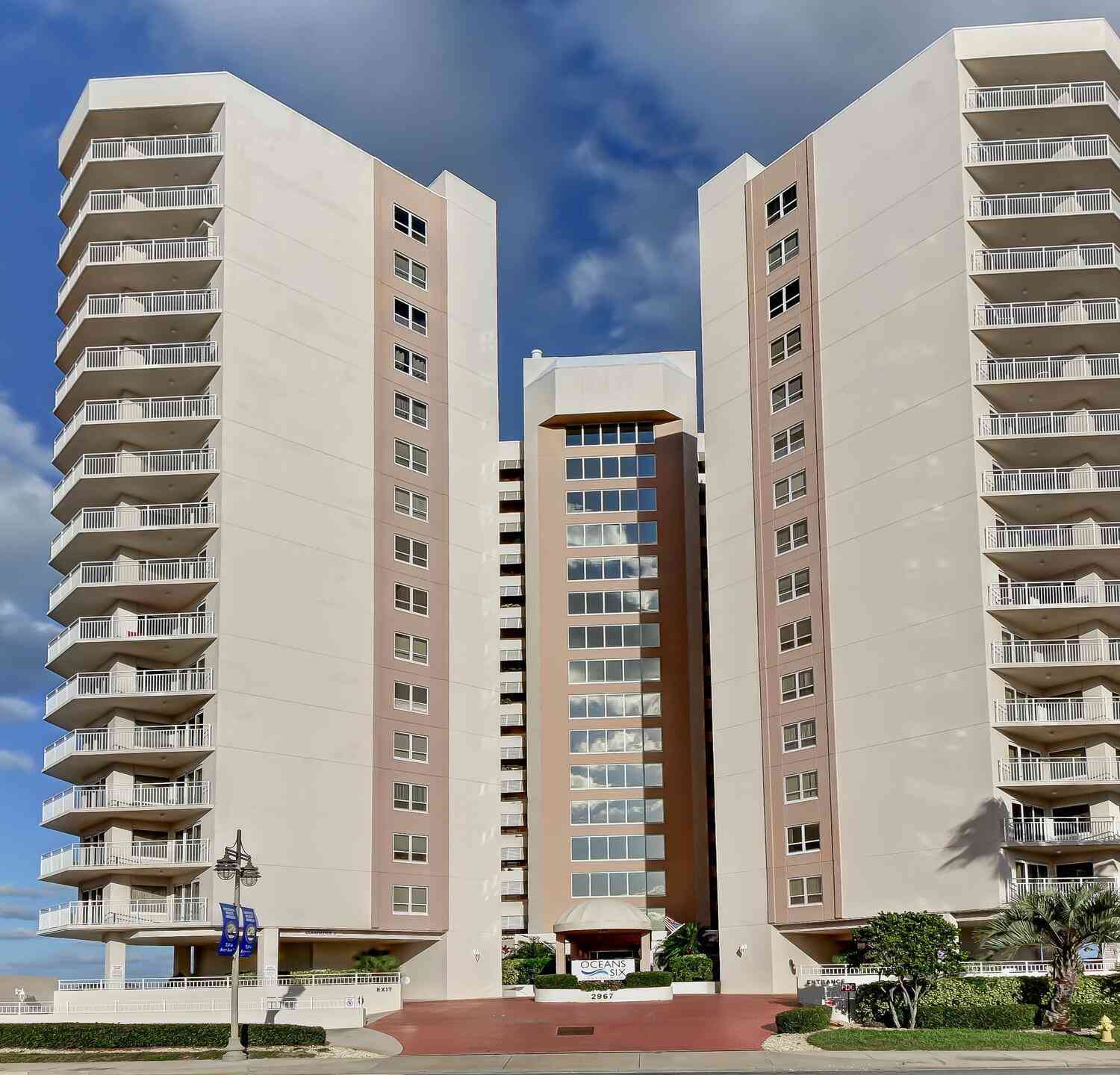 Condo For Sale - 2967 S Atlantic Avenue #504<br/> Daytona Beach Shores, FL 32118