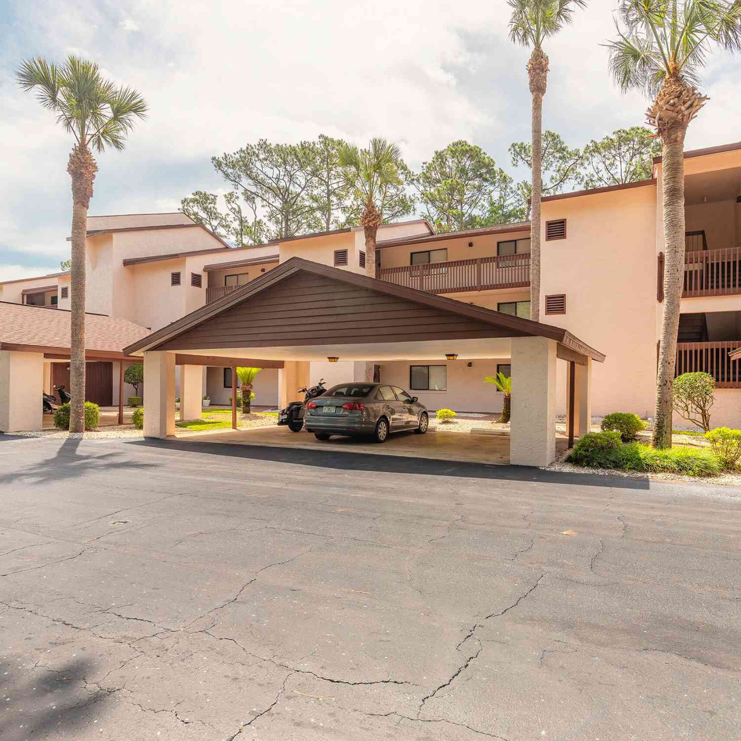 Condo For Sale - 275 Indigo Drive #204<br/> Daytona Beach, FL 32114