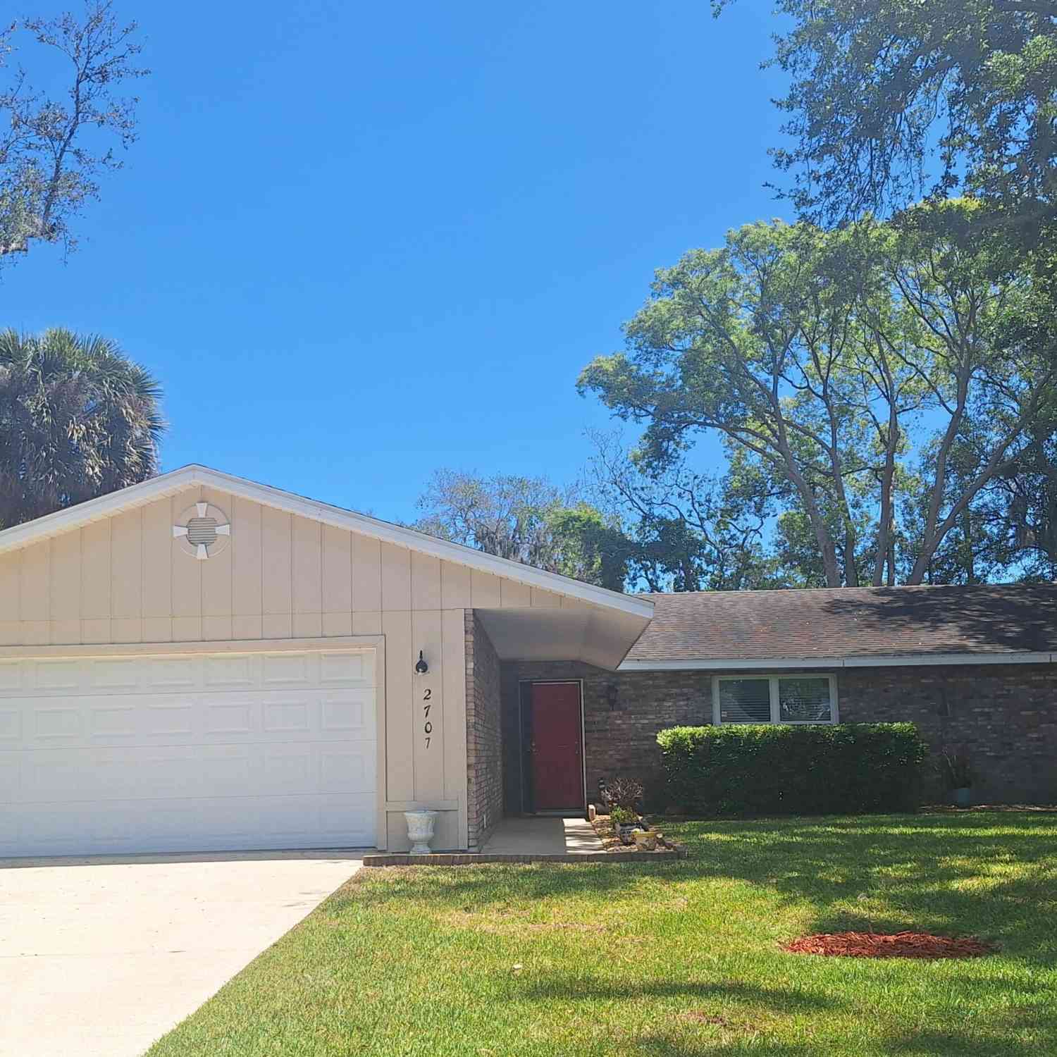 Homes For Sale - 2707 Pine Tree Drive<br/> Edgewater, FL 32141