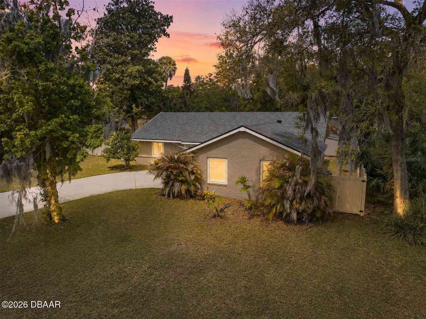 Homes For Sale - 905 Willow Run<br/> Ormond Beach, FL 32174