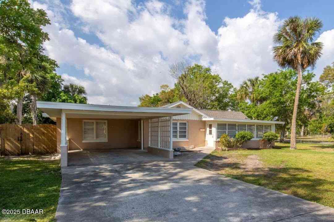 Homes For Sale - 416 S Caroline Street<br/> Daytona Beach, FL 32114
