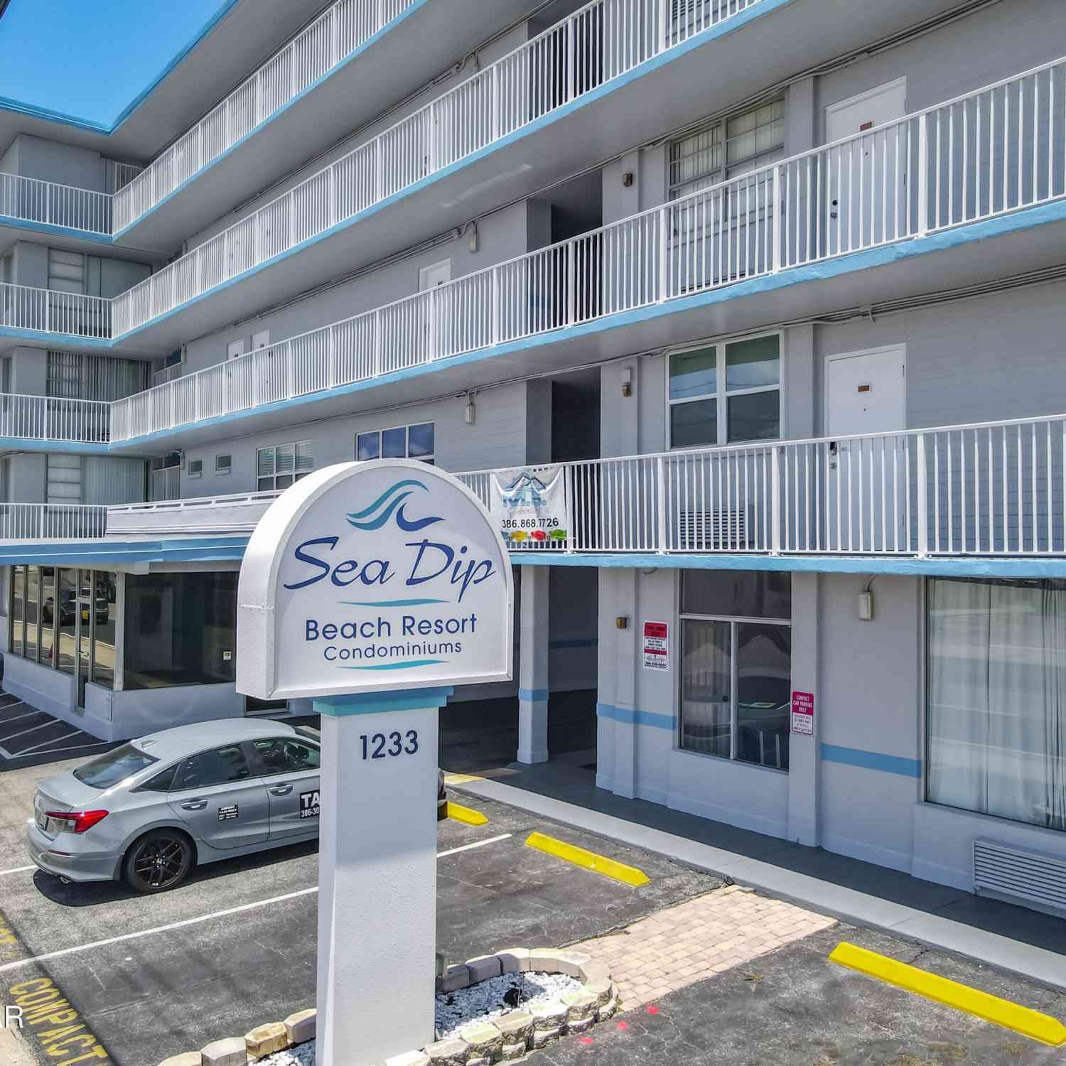 Condo For Sale - 1233 S Atlantic Avenue #102<br/> Daytona Beach, FL 32118