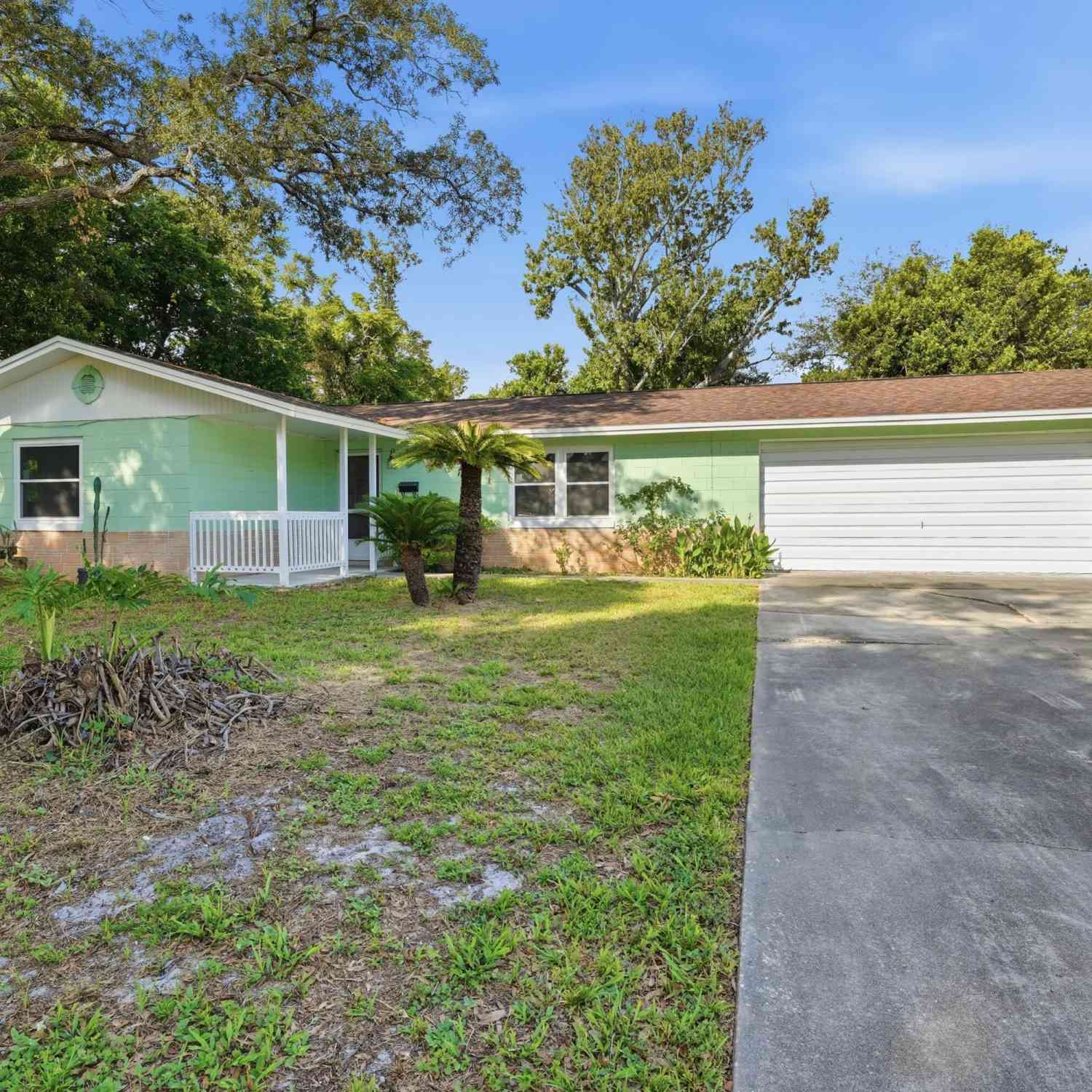 Homes For Sale - 1528 Valencia Avenue<br/> Daytona Beach, FL 32117