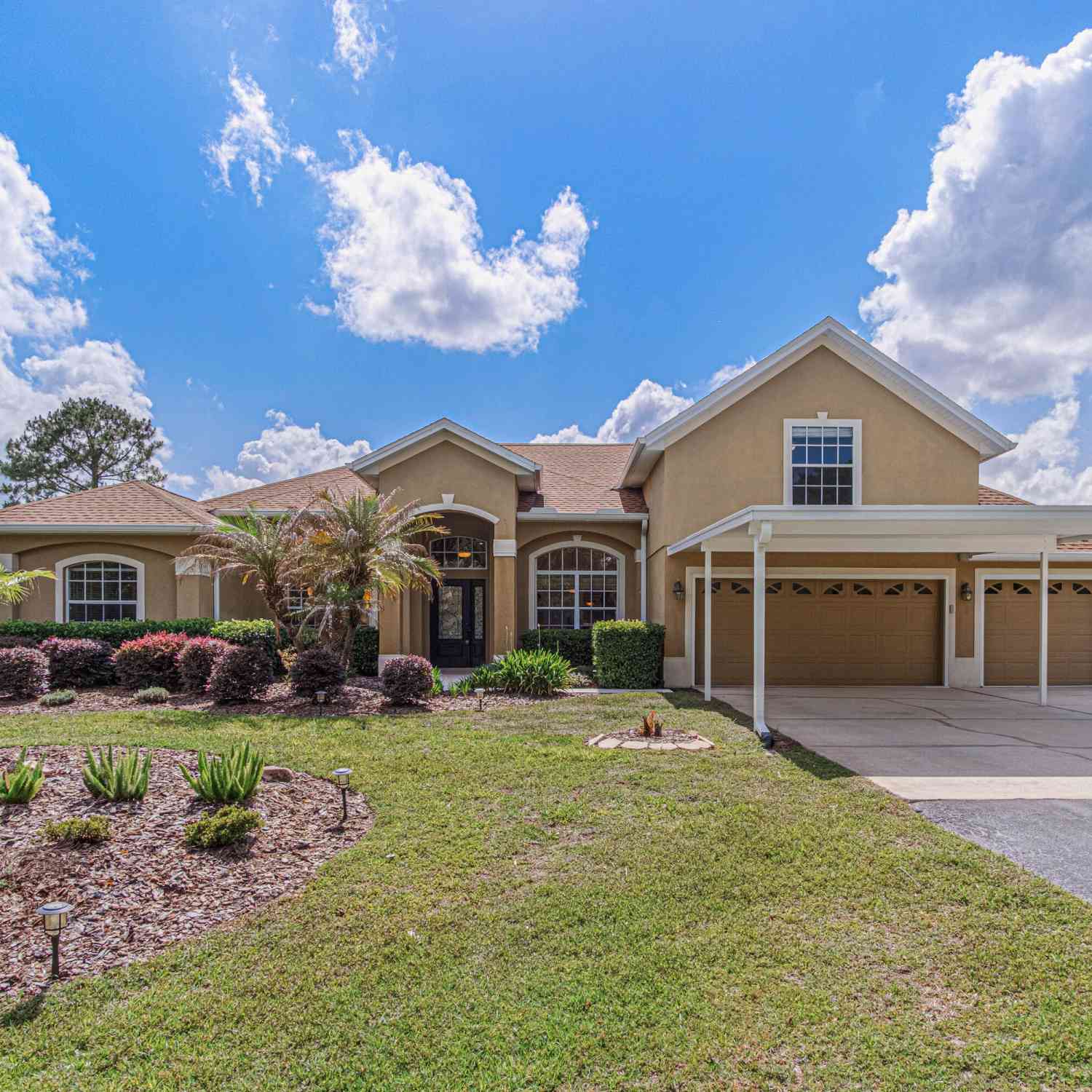 Homes For Sale - 1140 Saddle Run<br/> New Smyrna Beach, FL 32168