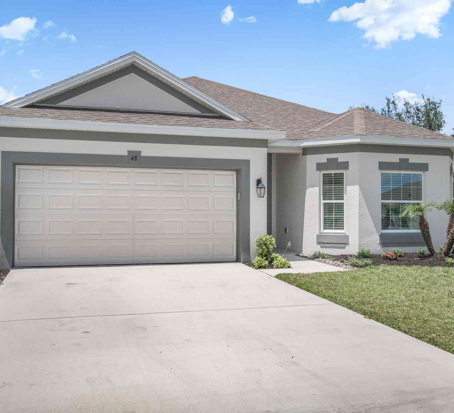Homes For Sale - 48 Oakleaf Way<br/> Palm Coast, FL 32137