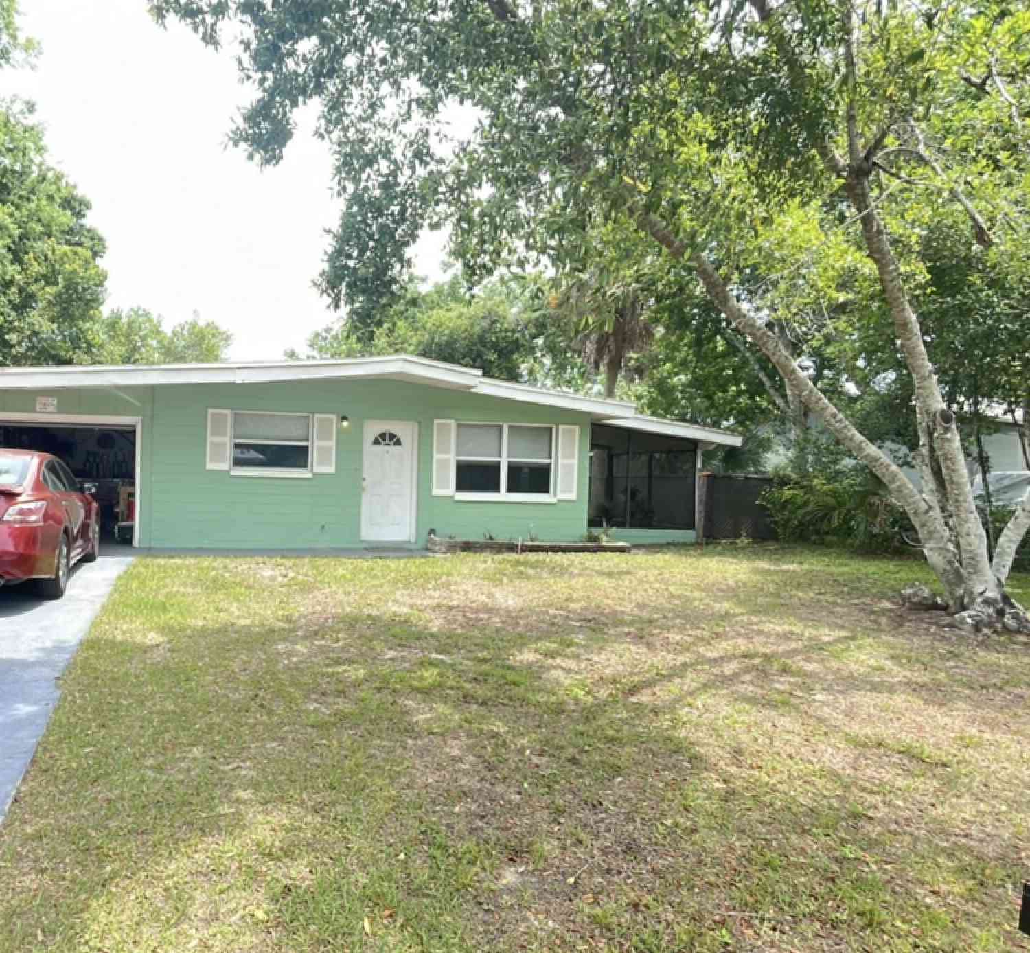Homes For Sale - 1439 Atlanta Drive<br/> Daytona Beach, FL 32117